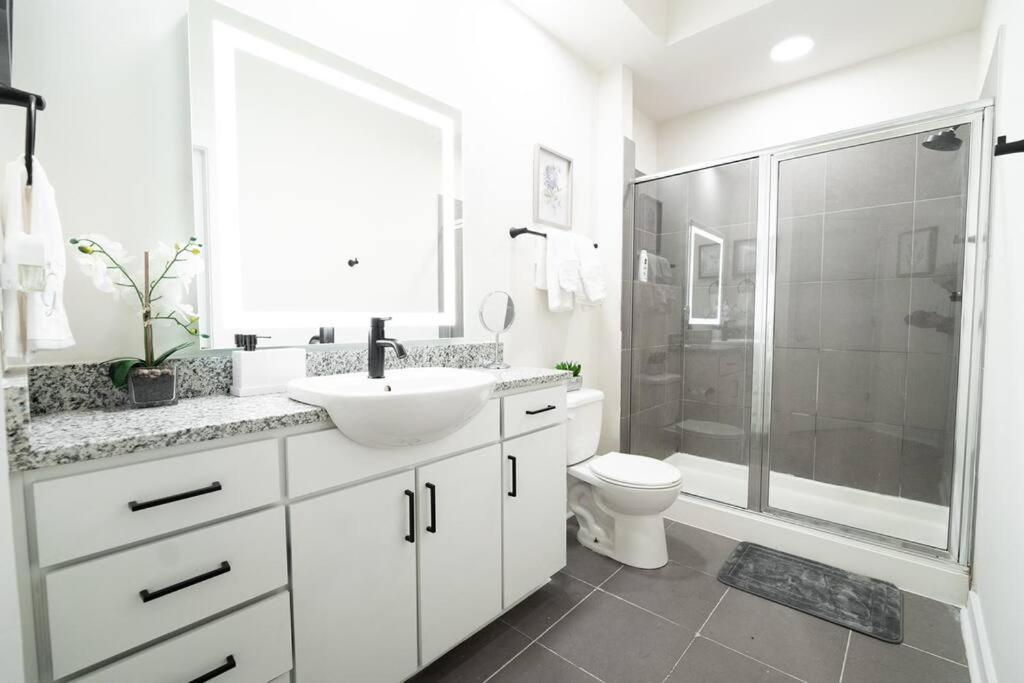 Luxury Apartment Wifi, Gym, Pool, Shops & Food! Unit 329 Charlotte Ngoại thất bức ảnh