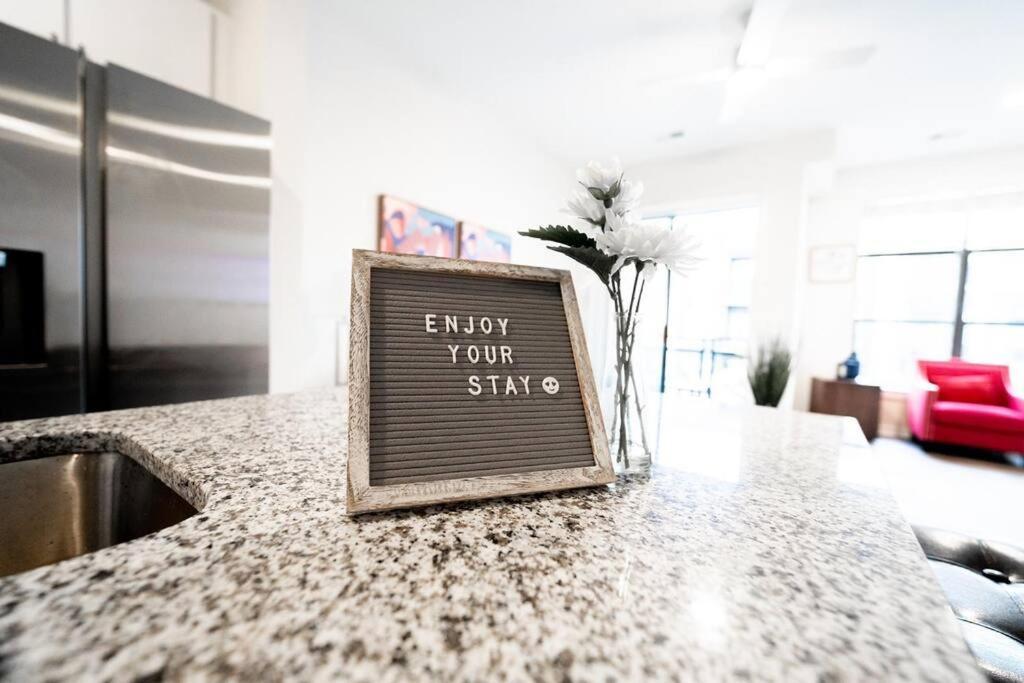 Luxury Apartment Wifi, Gym, Pool, Shops & Food! Unit 329 Charlotte Ngoại thất bức ảnh